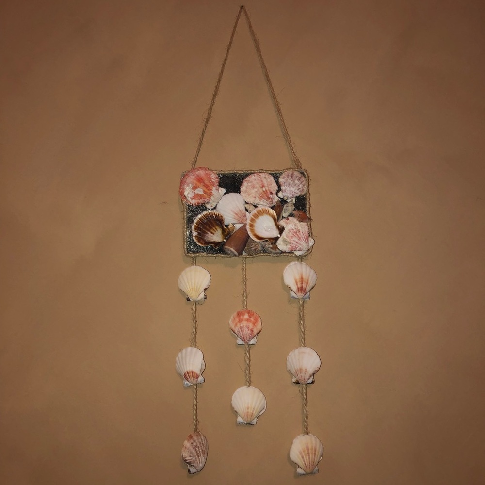 🐚Handcrafted seashell canvas with chimes🐚